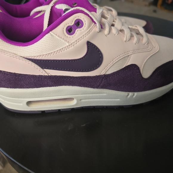 NIKE AIR MAX 1 LIGHT SOFT PINK GRAND PURPLE SIZE 9.5 WMNS - Picture 12 of 15